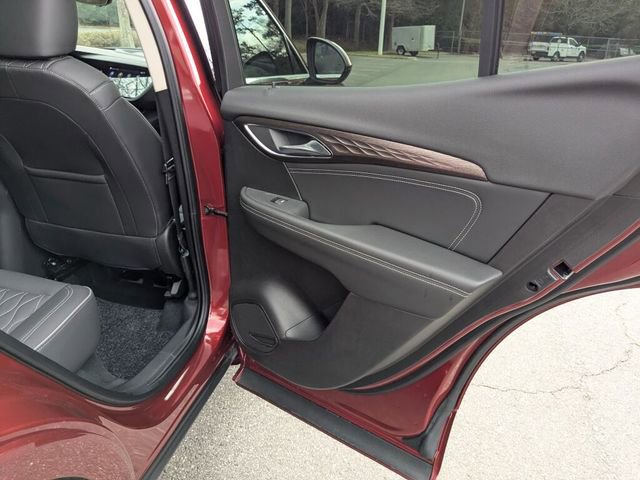 Used 2023 Buick Envision Avenir image 38