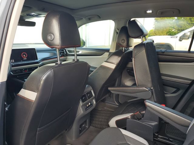 Used 2024 Volkswagen Atlas Peak Edition SE AWD/4WD image 11