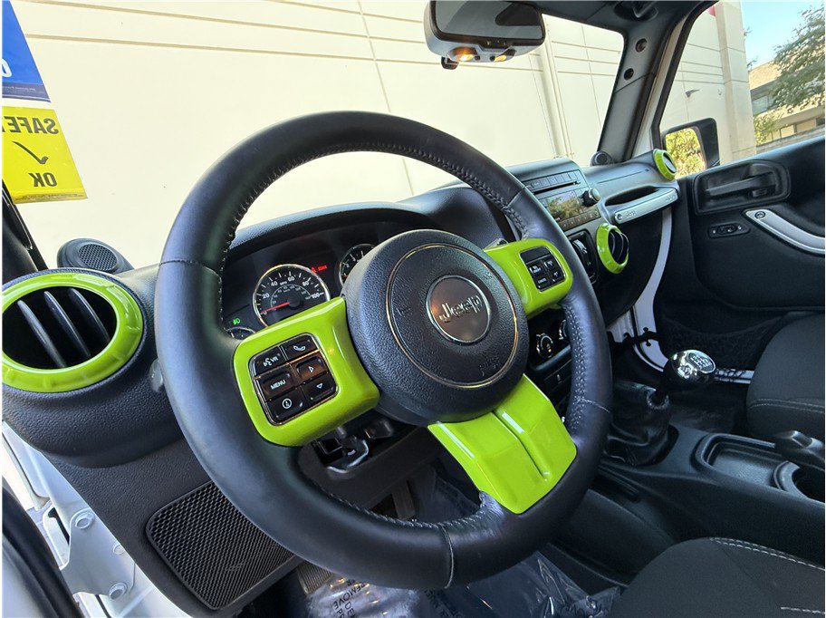 Used 2014 Jeep Wrangler Unlimited Sahara w/ Connectivity Group AWD/4WD image 16