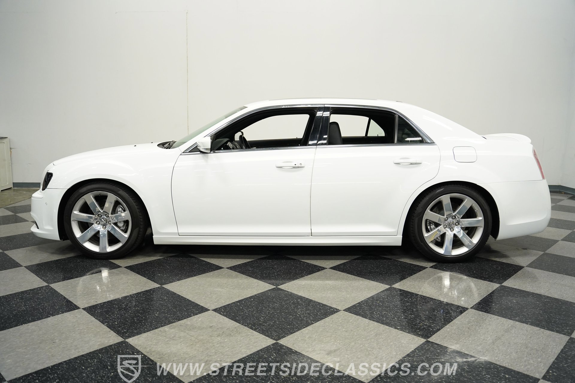 Used 2012 Chrysler 300 SRT8 w/ 19-Premium Speaker Group image 7