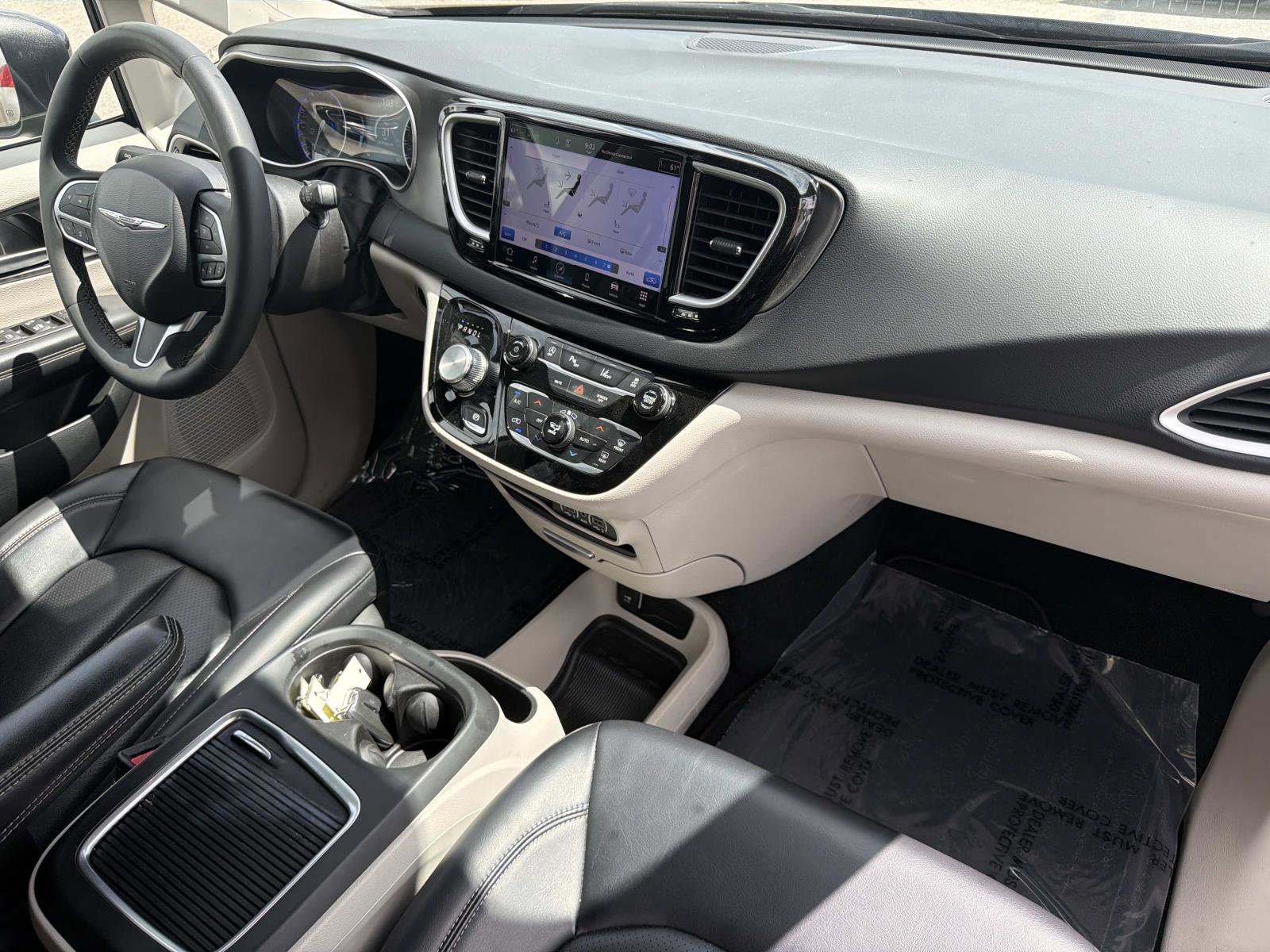 Used 2023 Chrysler Pacifica Touring-L FWD image 25
