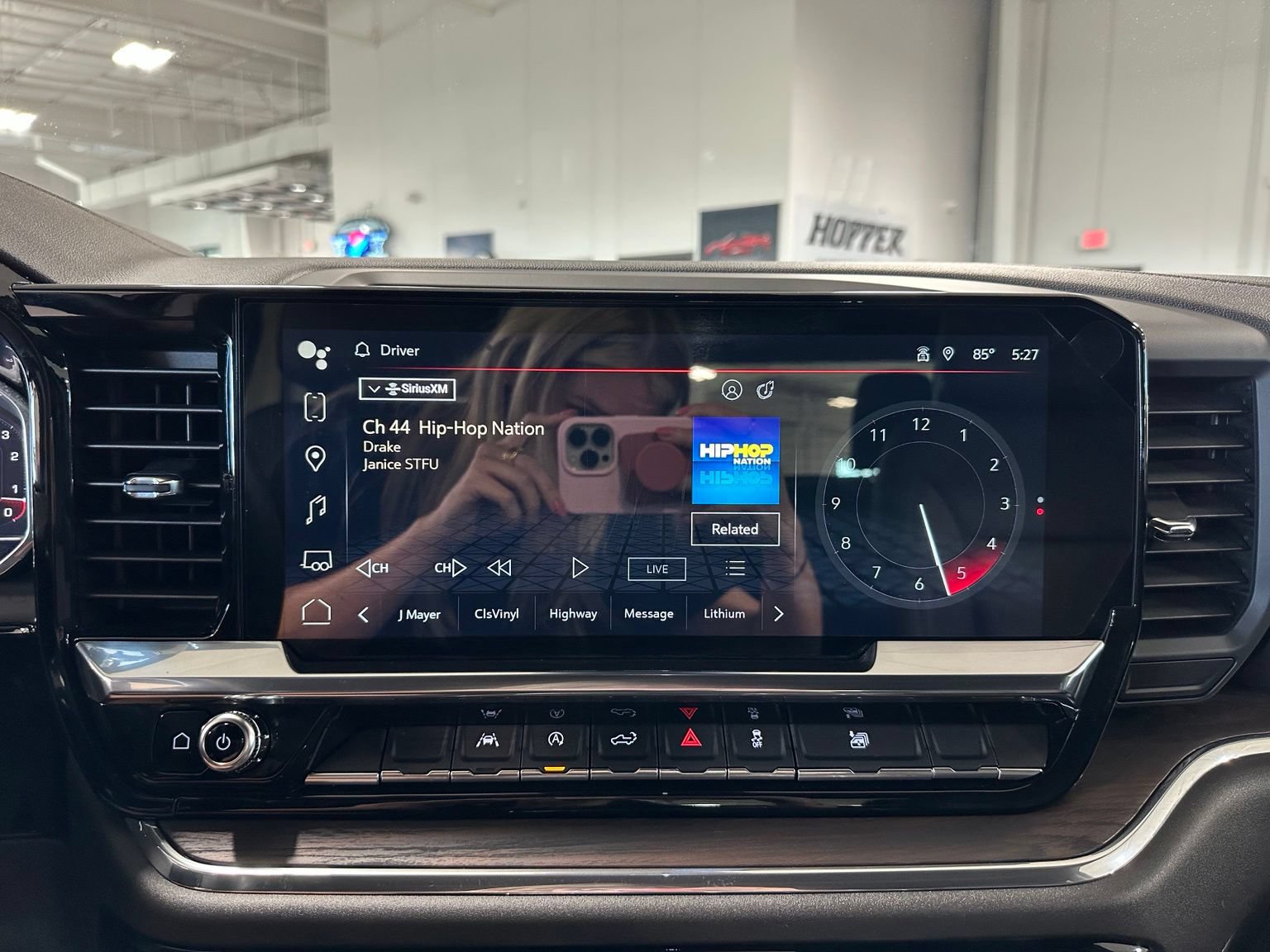 Used 2024 GMC Sierra 1500 SLT w/ SLT Premium Package AWD/4WD image 26