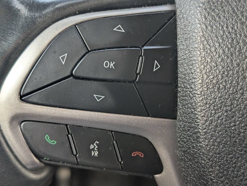 Used 2018 Jeep Grand Cherokee Altitude AWD/4WD image 13