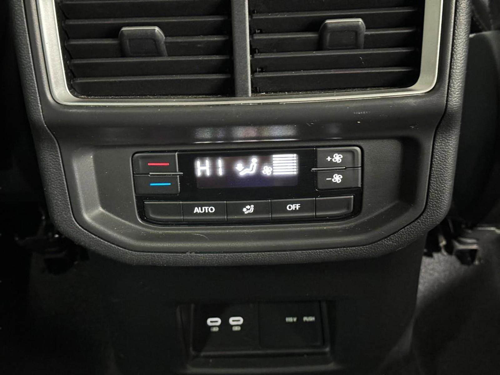 Used 2024 Volkswagen Atlas SE image 14