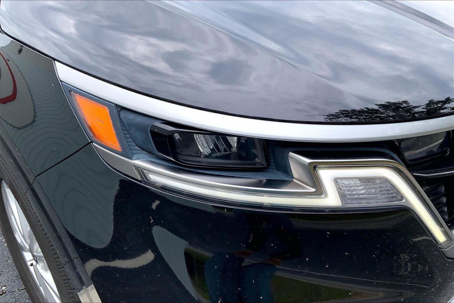Used 2024 Kia Carnival LX FWD image 24
