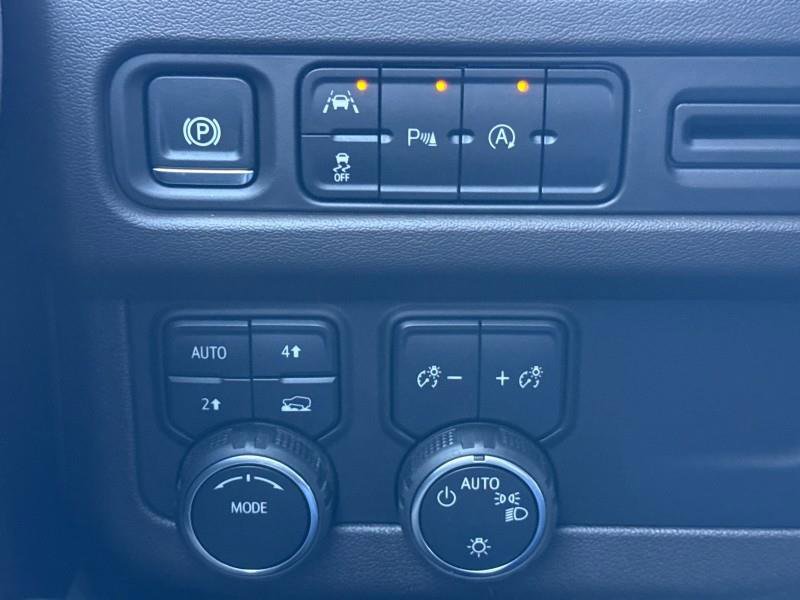 Used 2024 Chevrolet Suburban LT image 30