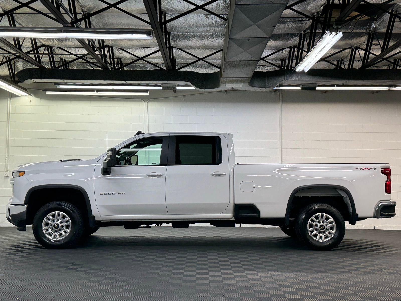 Used 2024 Chevrolet Silverado 3500 LT image 5