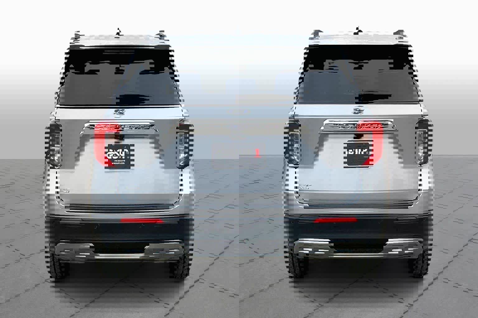 Used 2024 Ford Explorer XLT w/ Equipment Group 202A image 5