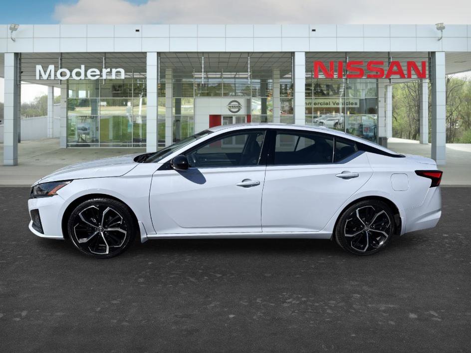Certified 2024 Nissan Altima 2.5 SR FWD image 2