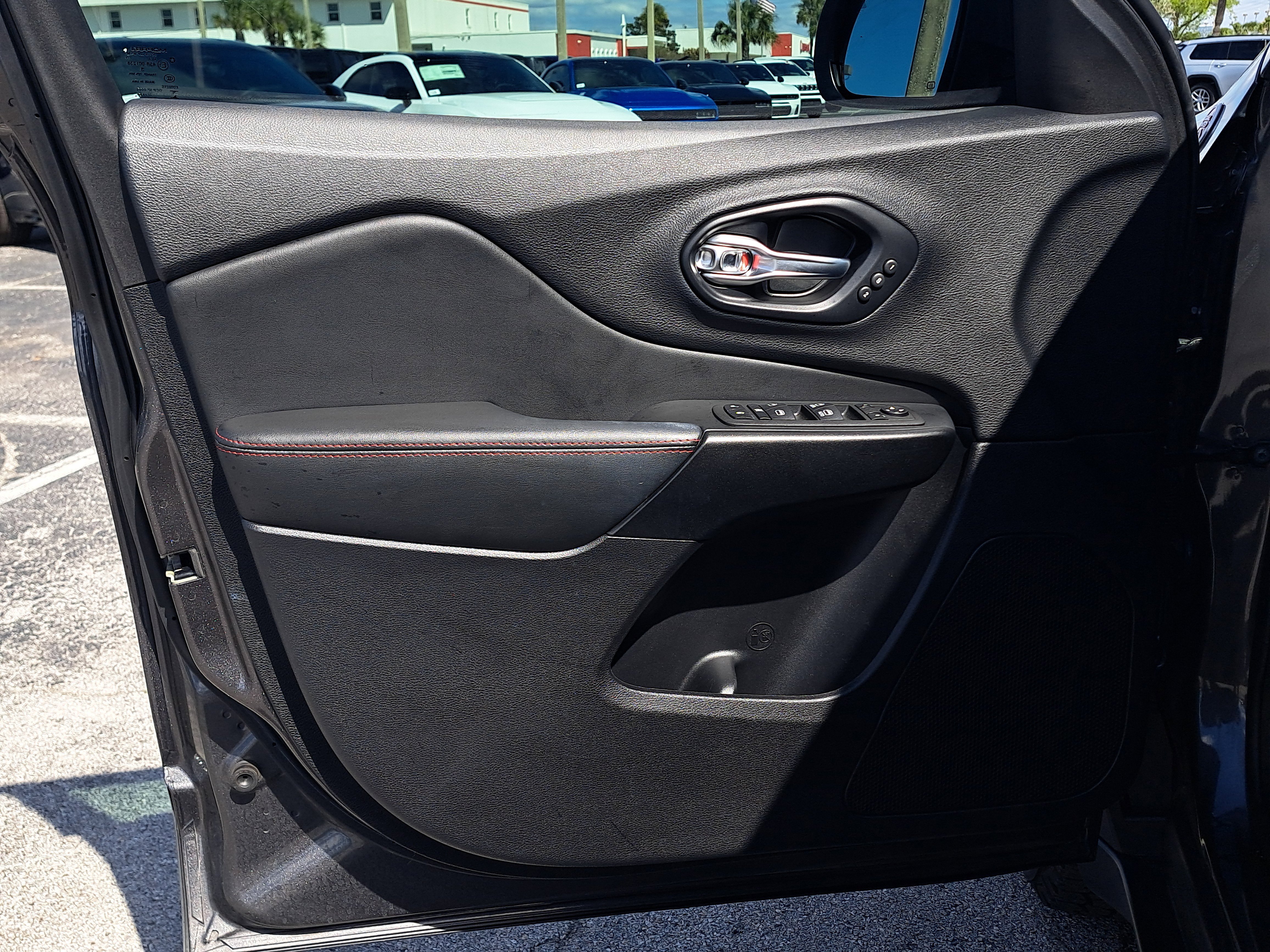 Used 2022 Jeep Cherokee Trailhawk w/ Premium Leather Package image 10