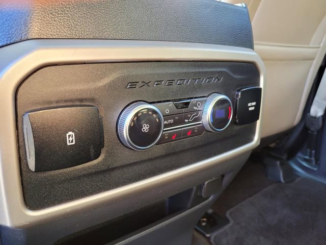 Used 2022 Ford Expedition Limited image 18