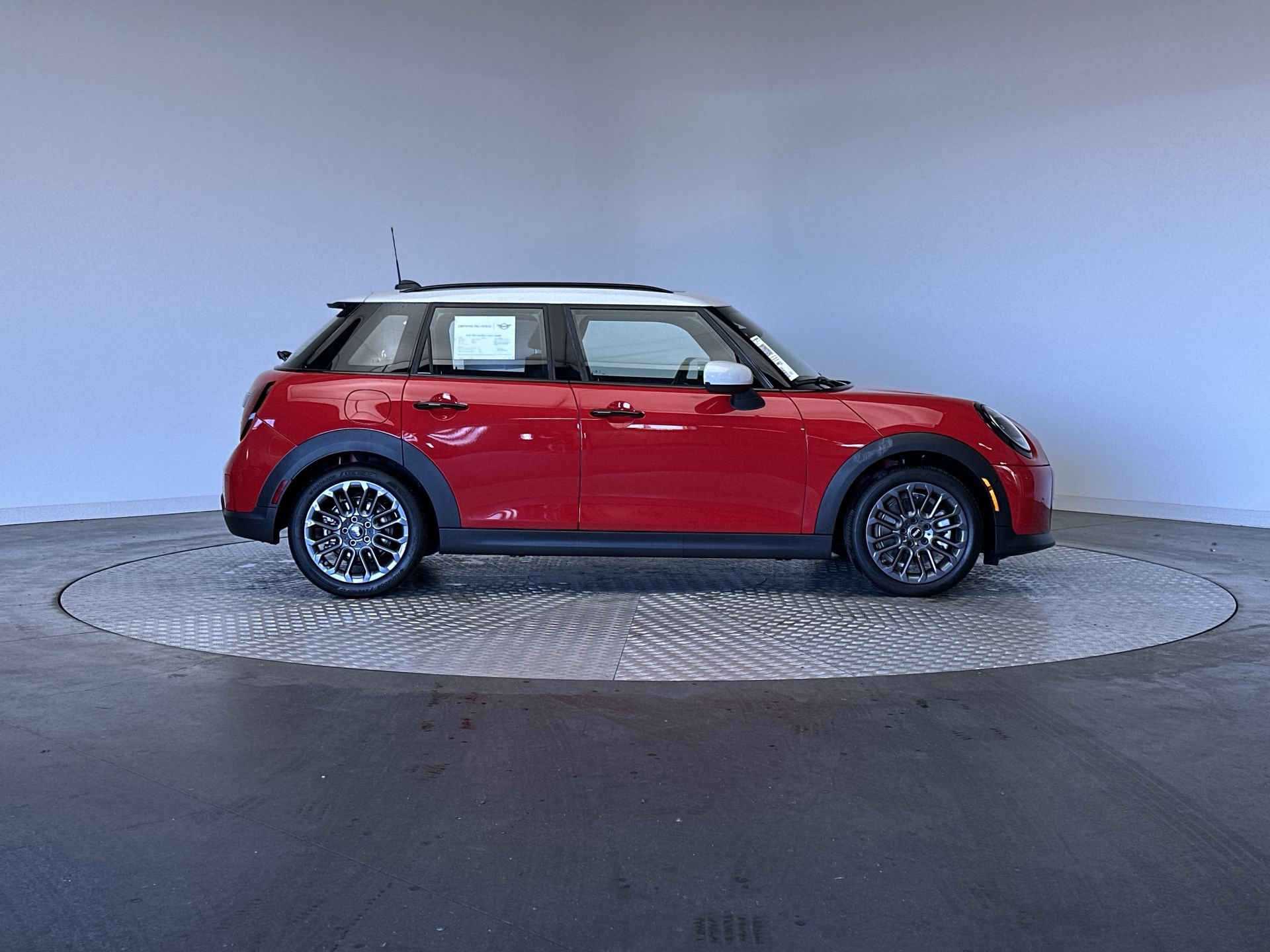 Used 2026 MINI Cooper 4-Door Hardtop FWD image 10