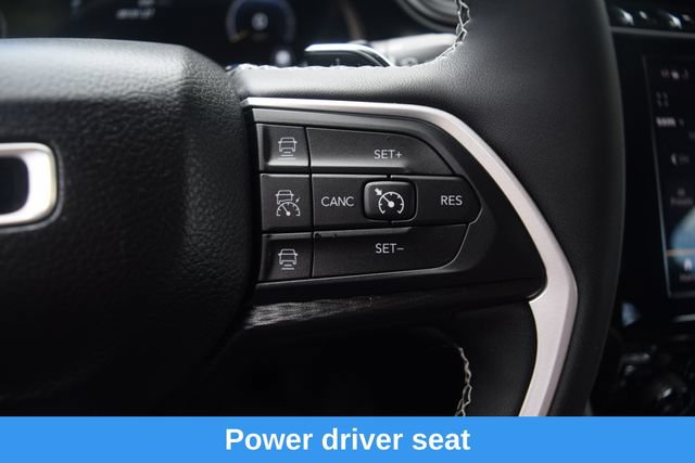 Used 2023 Jeep Grand Cherokee Altitude AWD/4WD image 5