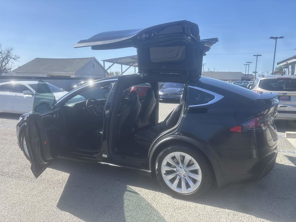 Used 2018 Tesla Model X 75D image 19
