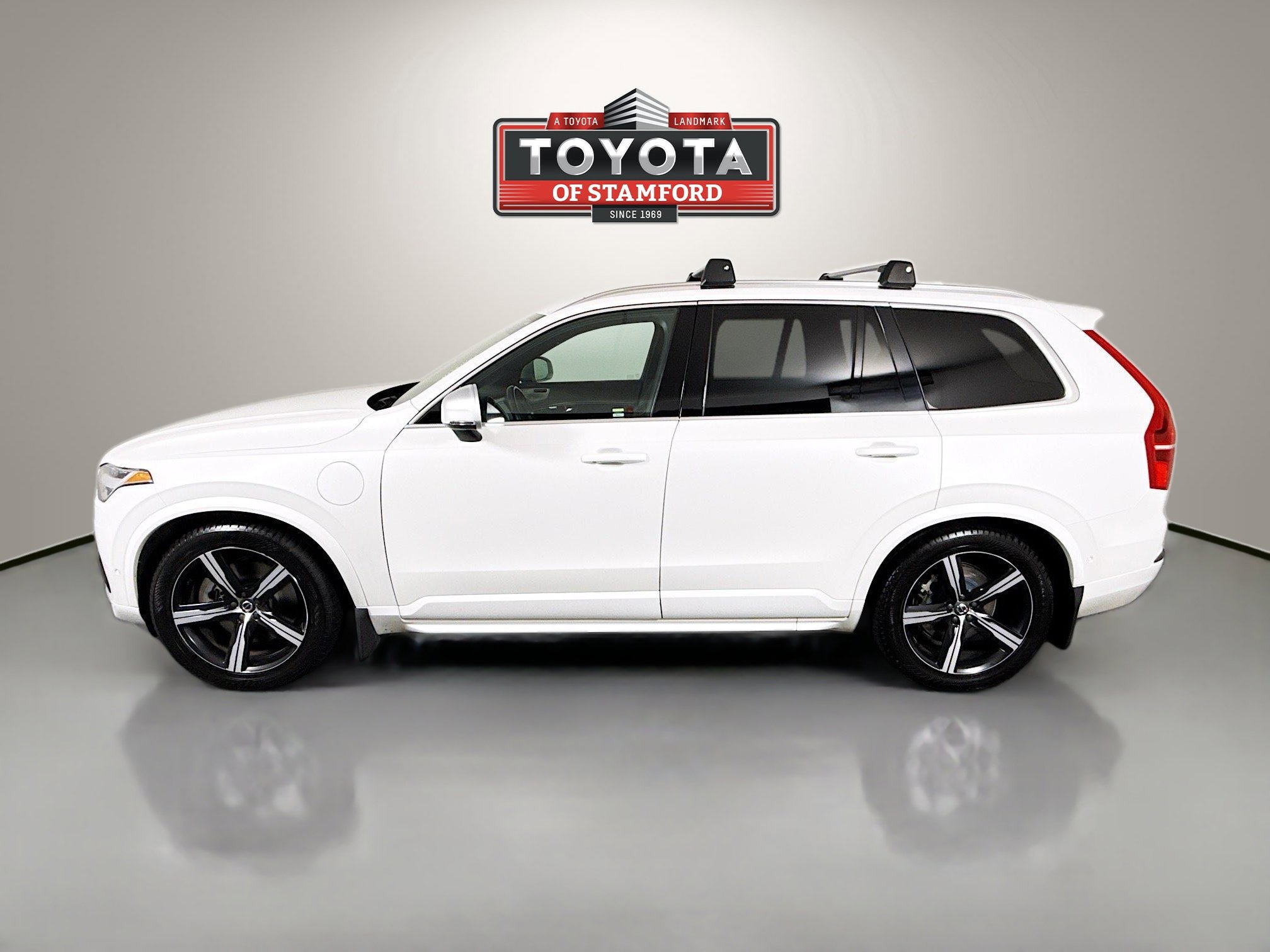 Used 2017 Volvo XC90 T8 R-Design w/ Vision Package image 4