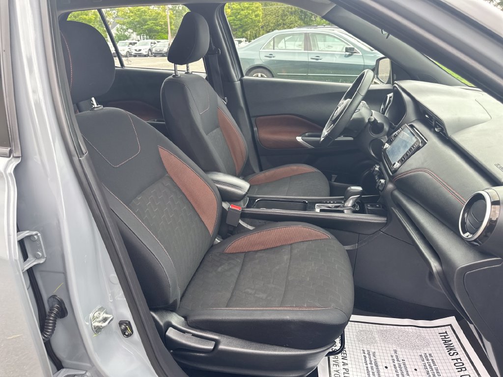 Used 2023 Nissan Kicks SR FWD image 23