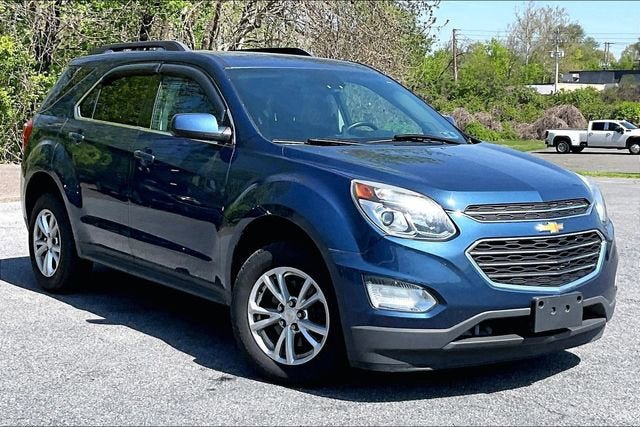 Used 2017 Chevrolet Equinox LT w/ Convenience Package FWD image 2