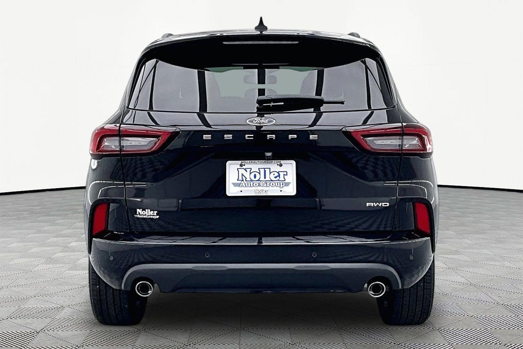 Certified 2025 Ford Escape ST-Line Elite AWD/4WD image 4