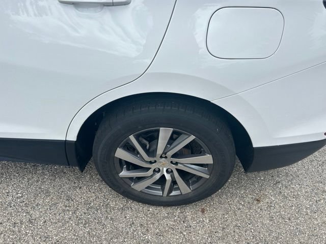 Used 2024 Chevrolet Equinox LT w/ LPO, Floor Liner Package FWD image 9