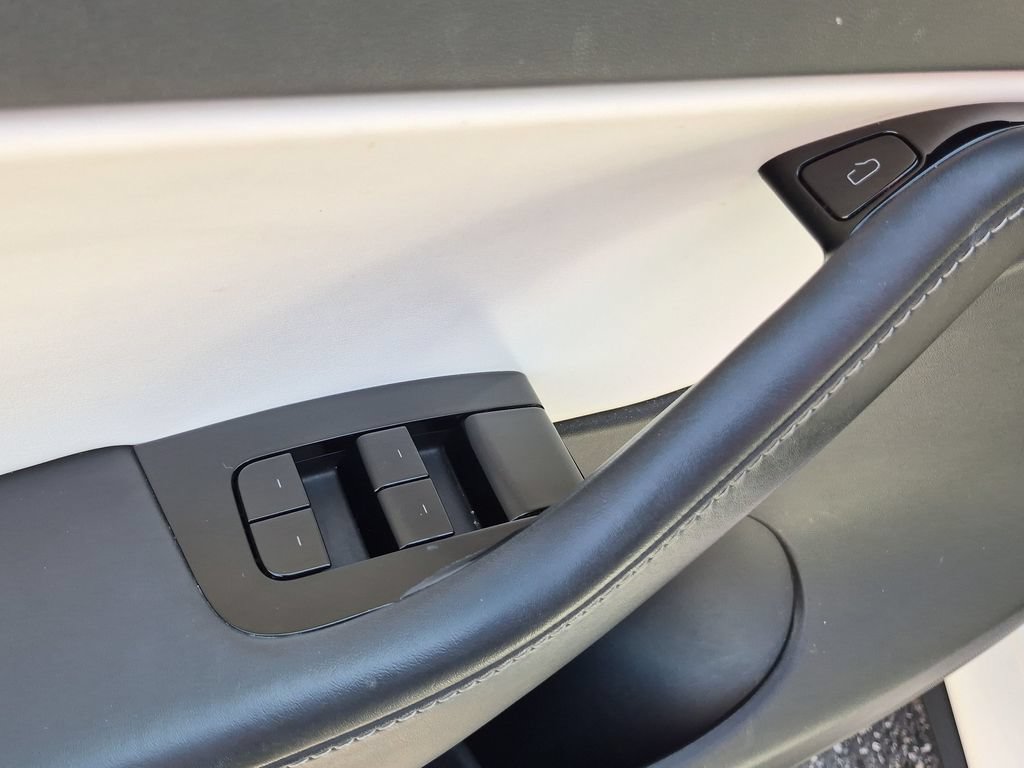 Used 2020 Tesla Model Y Long Range AWD/4WD image 13