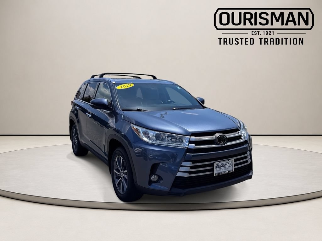 Used 2019 Toyota Highlander XLE w/ Carpet Mat Package (TMS) AWD/4WD image 2
