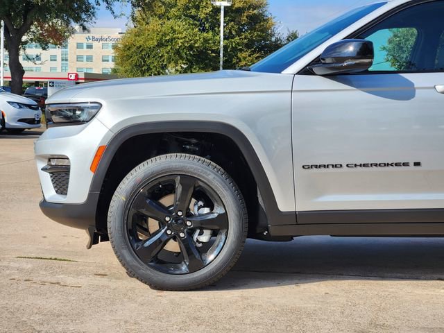 New 2025 Jeep Grand Cherokee Limited w/ Black Appearance Package RWD image 6