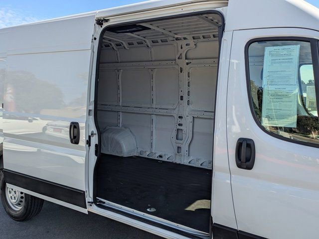 Used 2025 RAM ProMaster 2500 w/ Convenience Group image 8