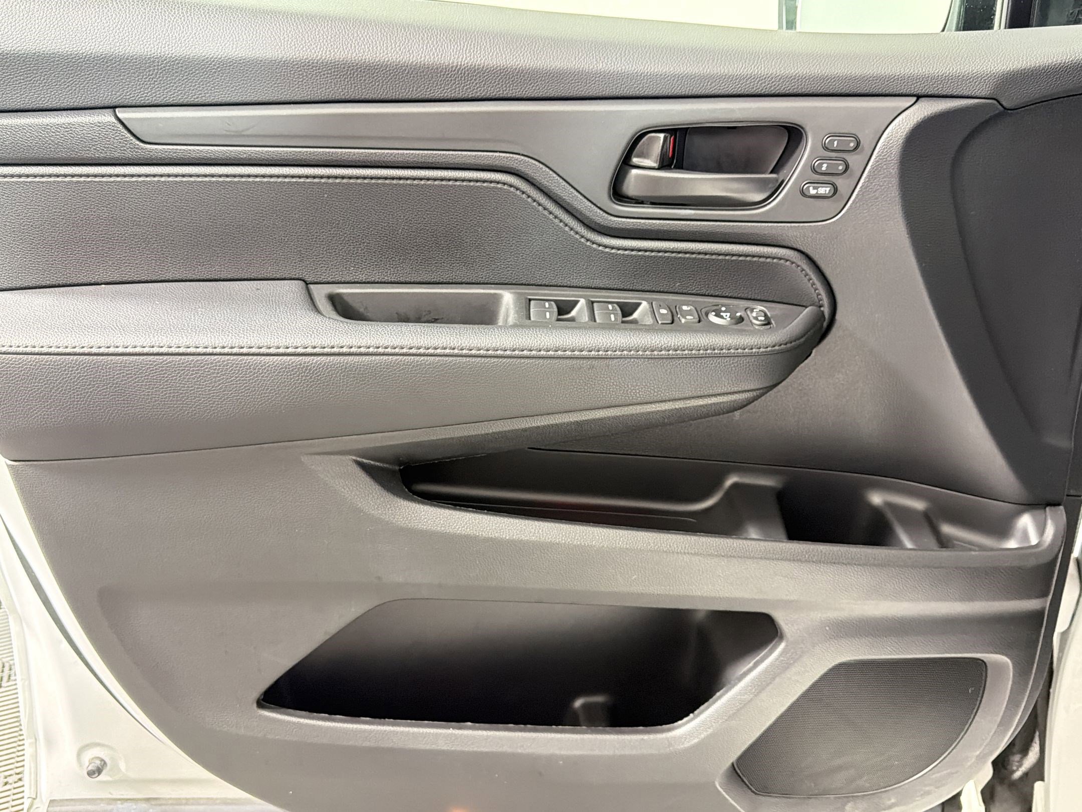 Used 2025 Honda Odyssey Sport-L image 11