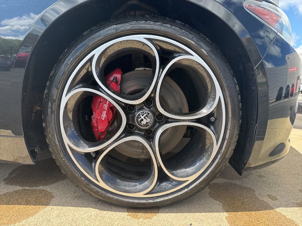 Used 2023 Alfa Romeo Giulia Veloce image 24