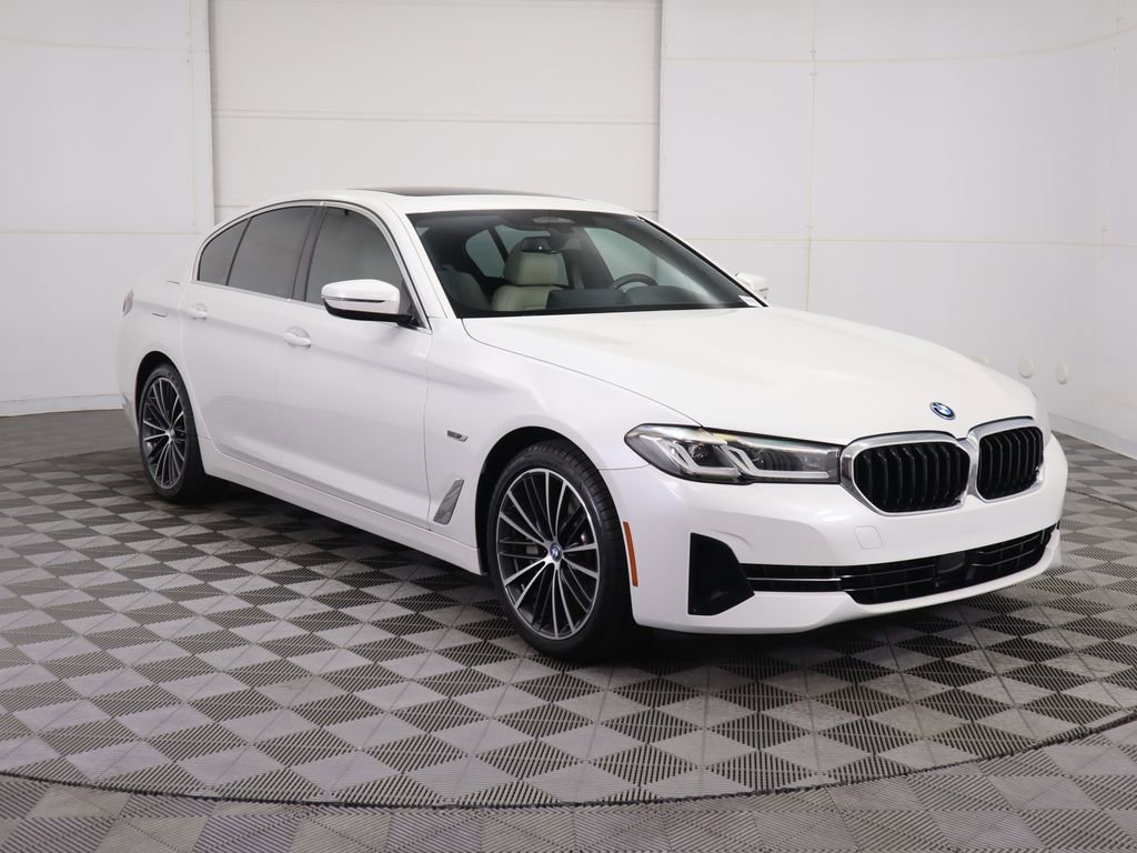 Certified 2023 BMW 530e w/ Premium Package image 3