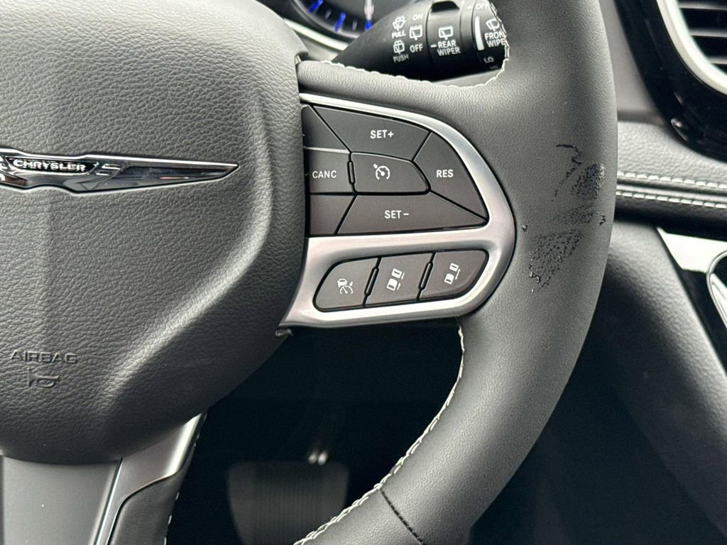 New 2026 Chrysler Pacifica Select image 13
