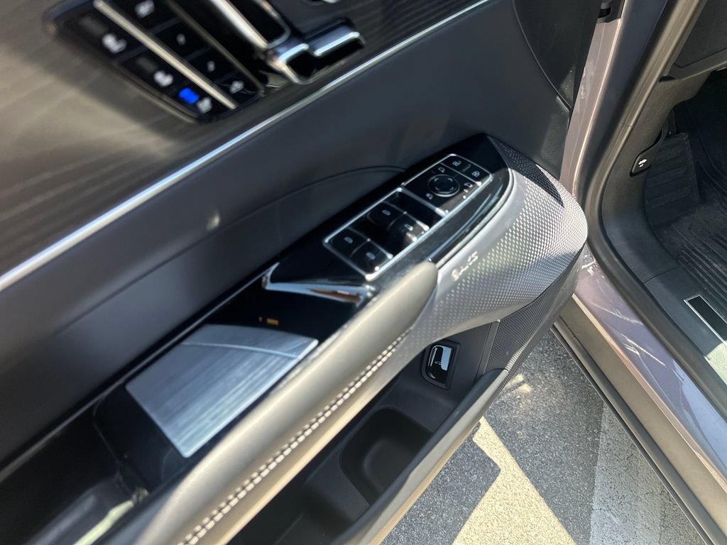 Certified 2025 Cadillac Lyriq Luxury w/ LPO, Floor Liner Package AWD/4WD image 21