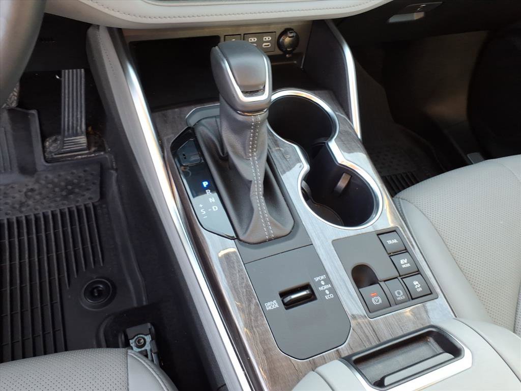 Used 2023 Toyota Highlander Limited image 34