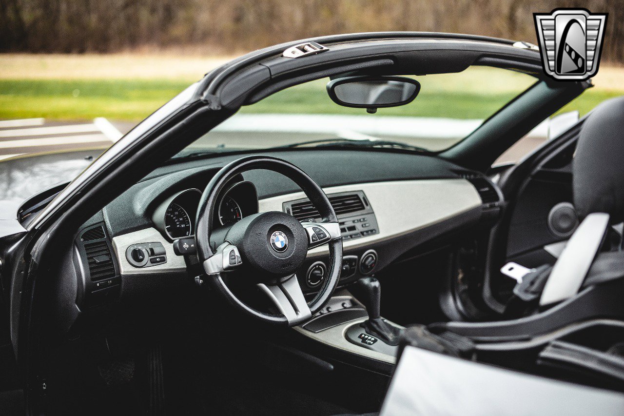 Used 2004 BMW Z4 2.5i image 24