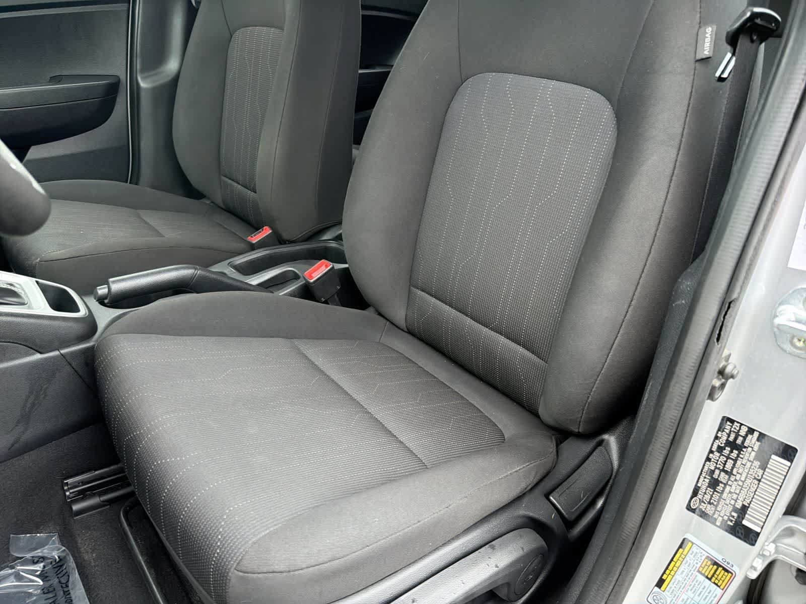 Used 2022 Hyundai Venue SE FWD image 17
