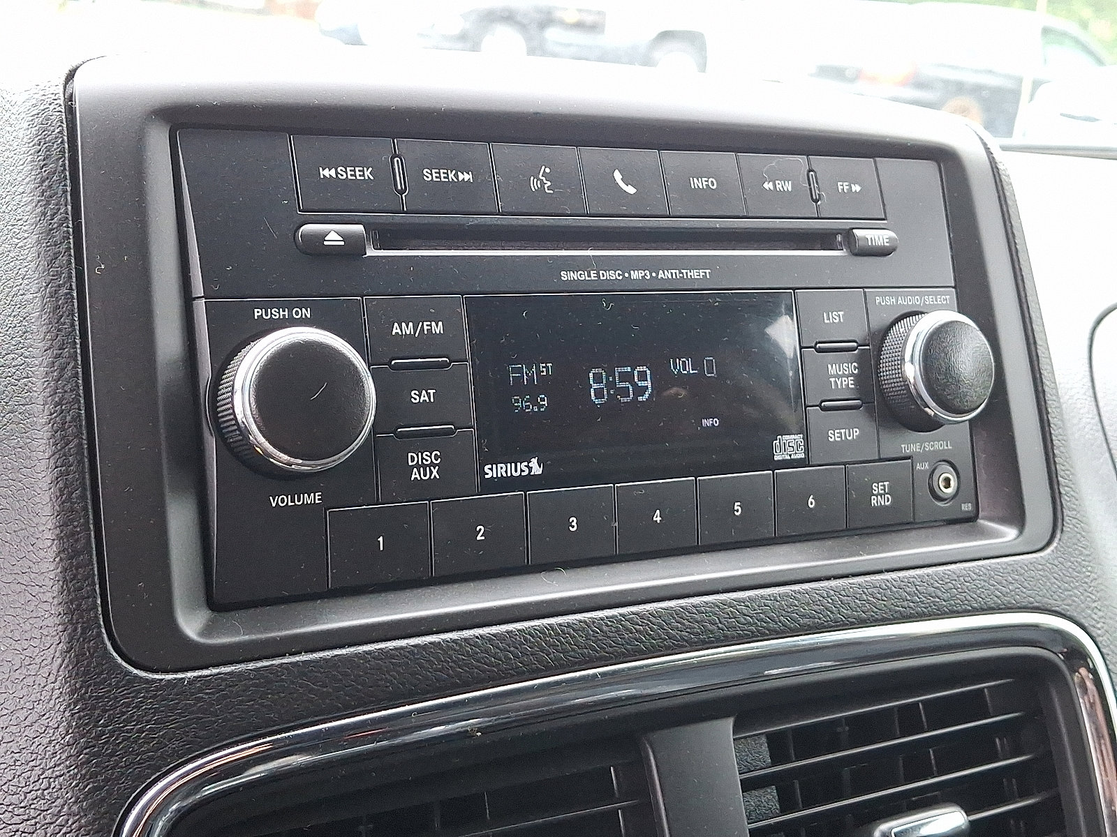 Used 2016 Dodge Grand Caravan SE image 17