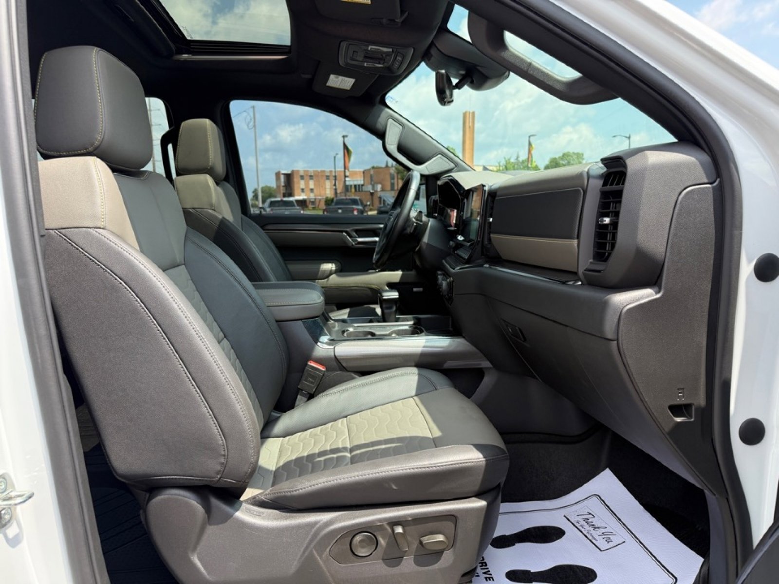 Used 2023 Chevrolet Silverado 1500 ZR2 w/ Technology Package image 11