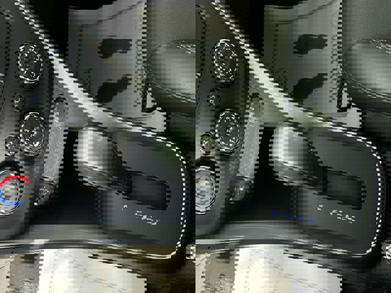 Used 2022 Chevrolet Trax LT w/ LT Convenience Package image 23