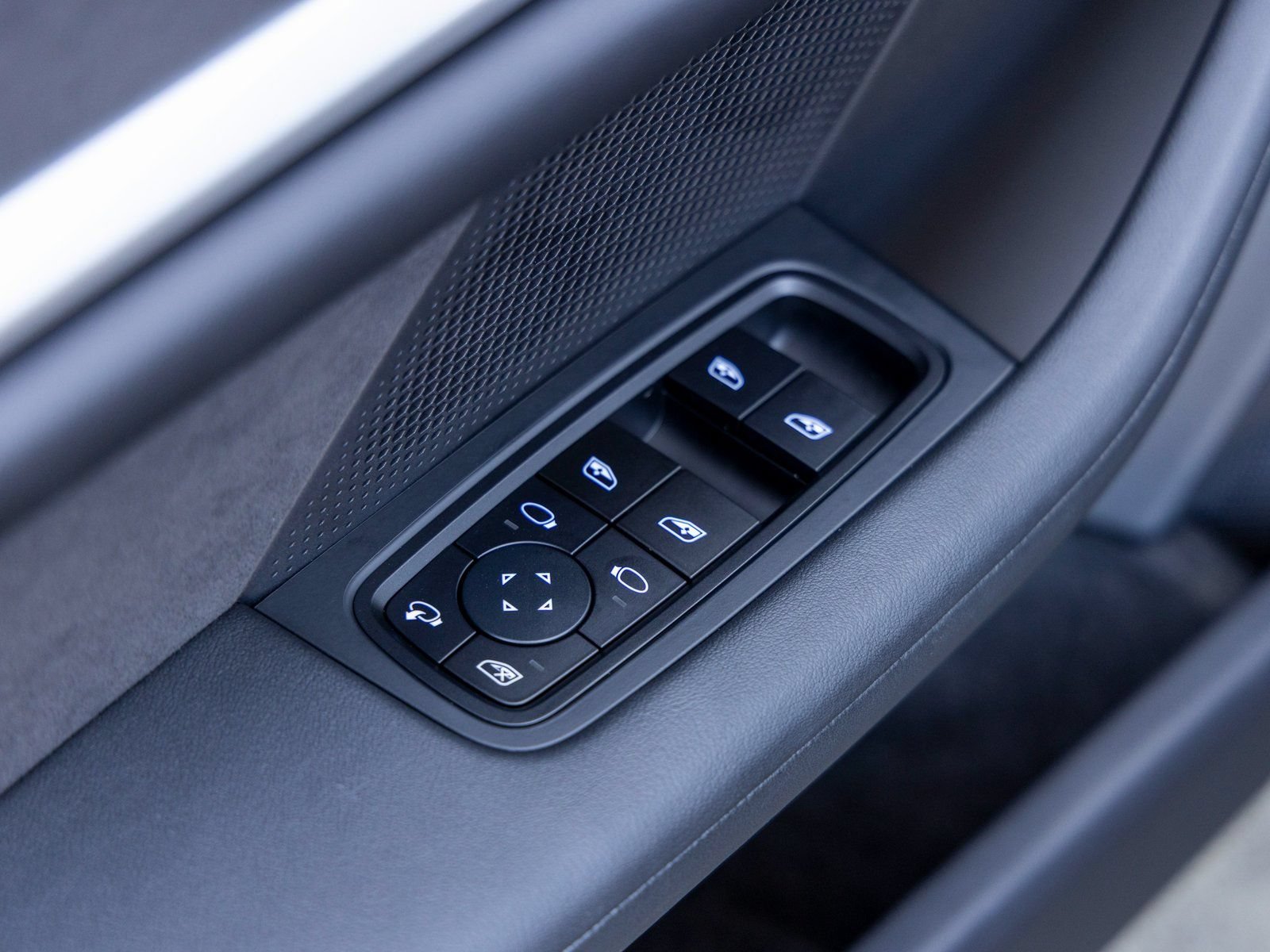 New 2025 Porsche Taycan Turbo GT AWD/4WD image 32