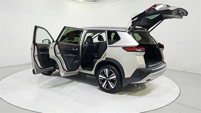 Certified 2023 Nissan Rogue Platinum FWD image 31