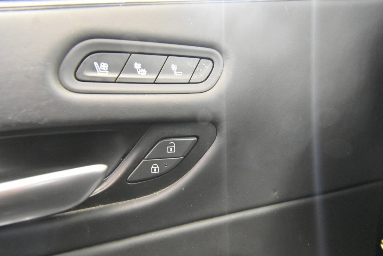 Used 2023 Cadillac Escalade Sport Platinum w/ LPO, ONYX Package AWD/4WD image 42
