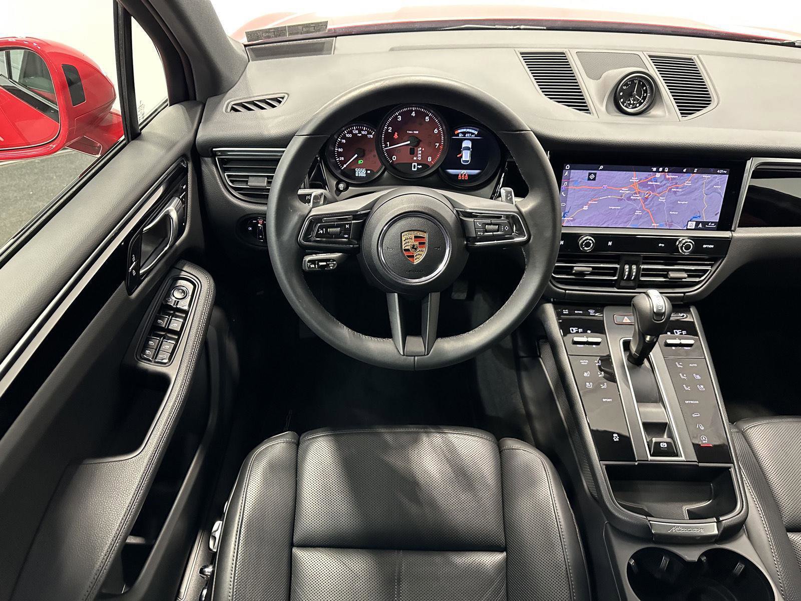 Certified 2025 Porsche Macan image 25