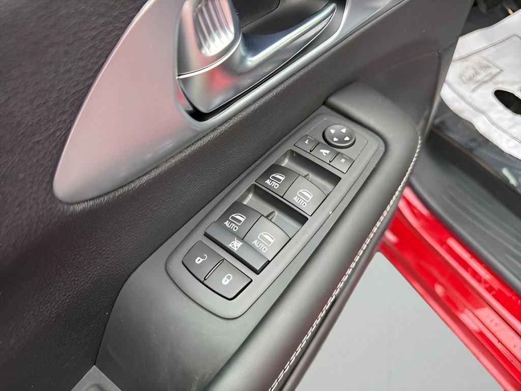 New 2026 Chrysler Pacifica Limited w/ Uconnect Theater Family Group image 29