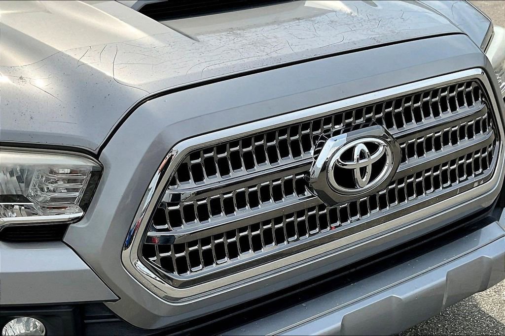 Used 2016 Toyota Tacoma TRD Sport image 34