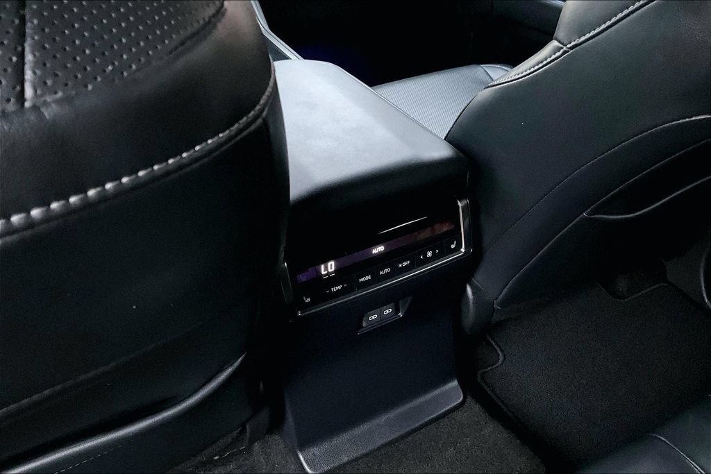 Used 2026 Lexus GX 550 w/ Accessory Package (2T) AWD/4WD image 31
