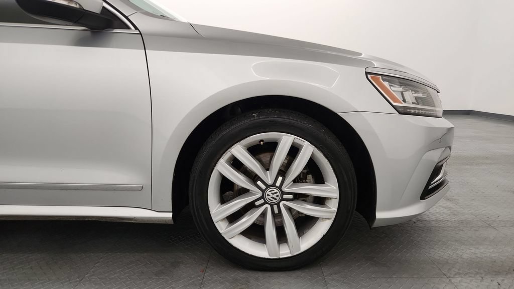 Used 2017 Volkswagen Passat 1.8T SE FWD image 22