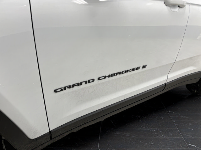 New 2025 Jeep Grand Cherokee Limited w/ Black Appearance Package AWD/4WD image 36
