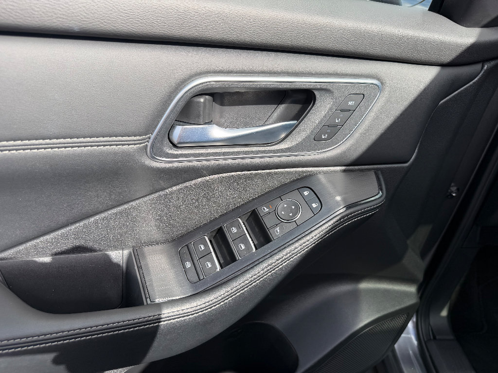 Used 2026 Nissan Rogue Platinum w/ Platinum Premium Package AWD/4WD image 22