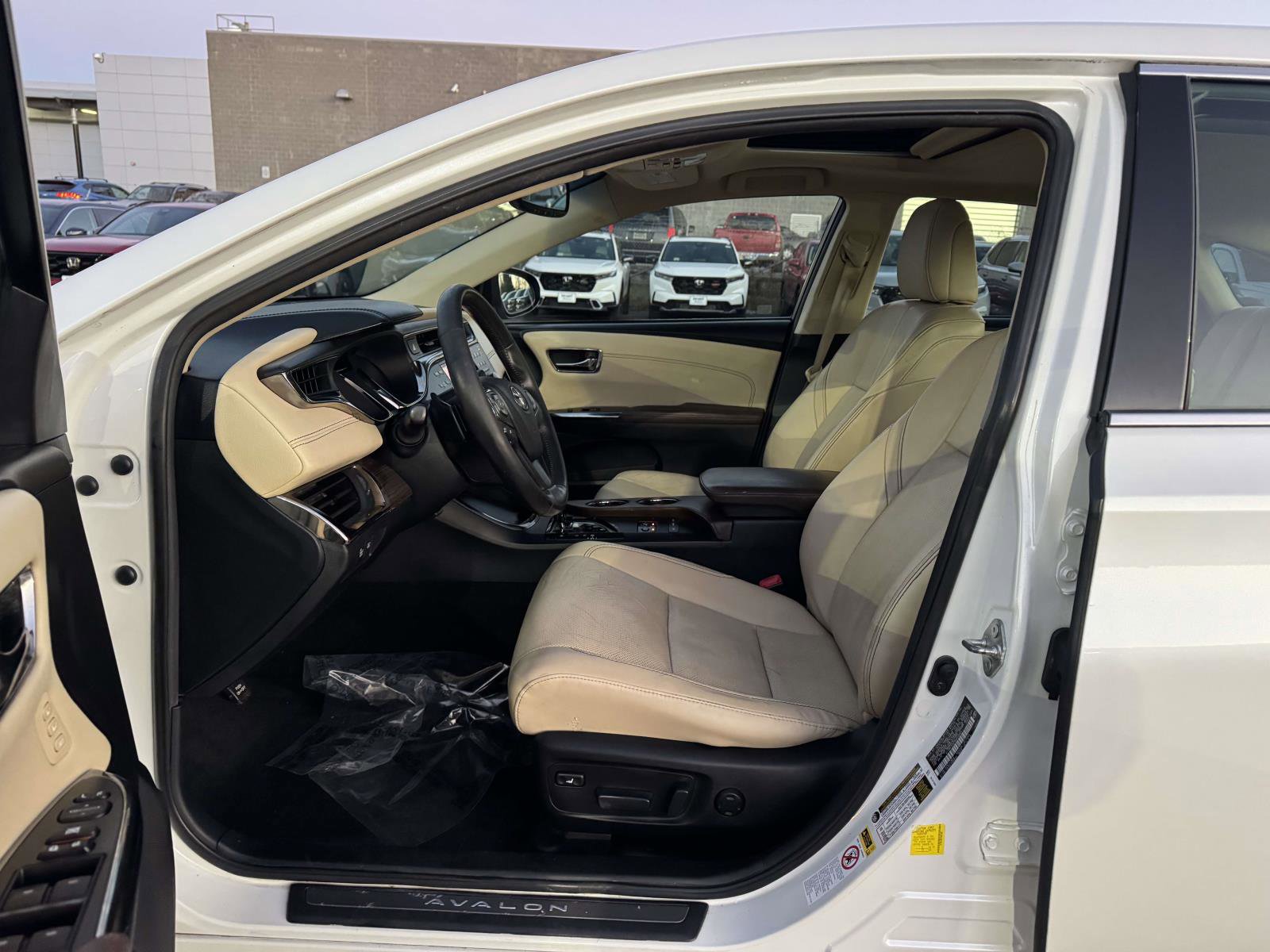 Used 2013 Toyota Avalon Limited image 21