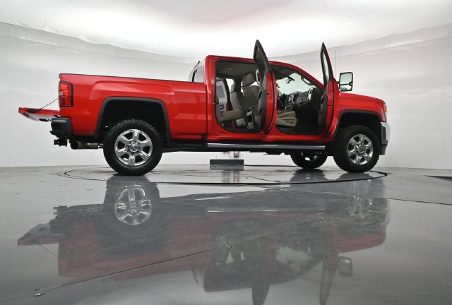Used 2019 GMC Sierra 2500 SLT w/ Duramax Plus Package AWD/4WD image 53